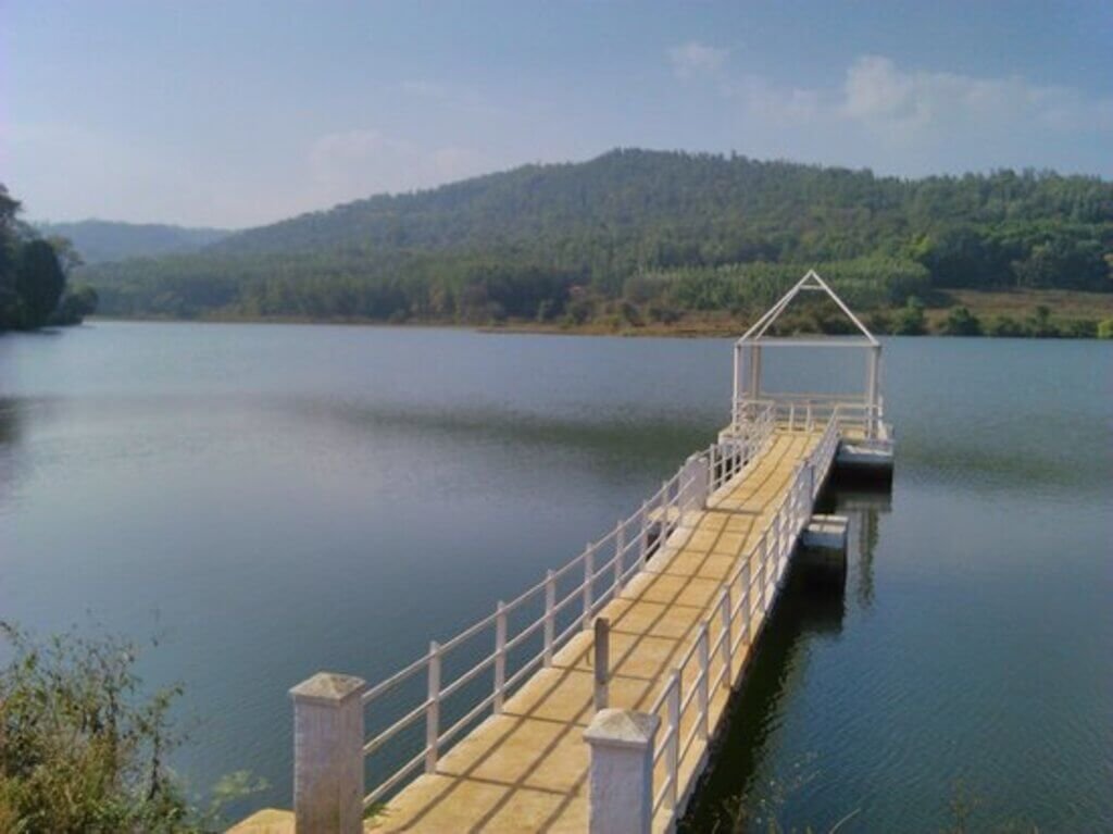Hirekolale lake- places to visit in chikmagalur